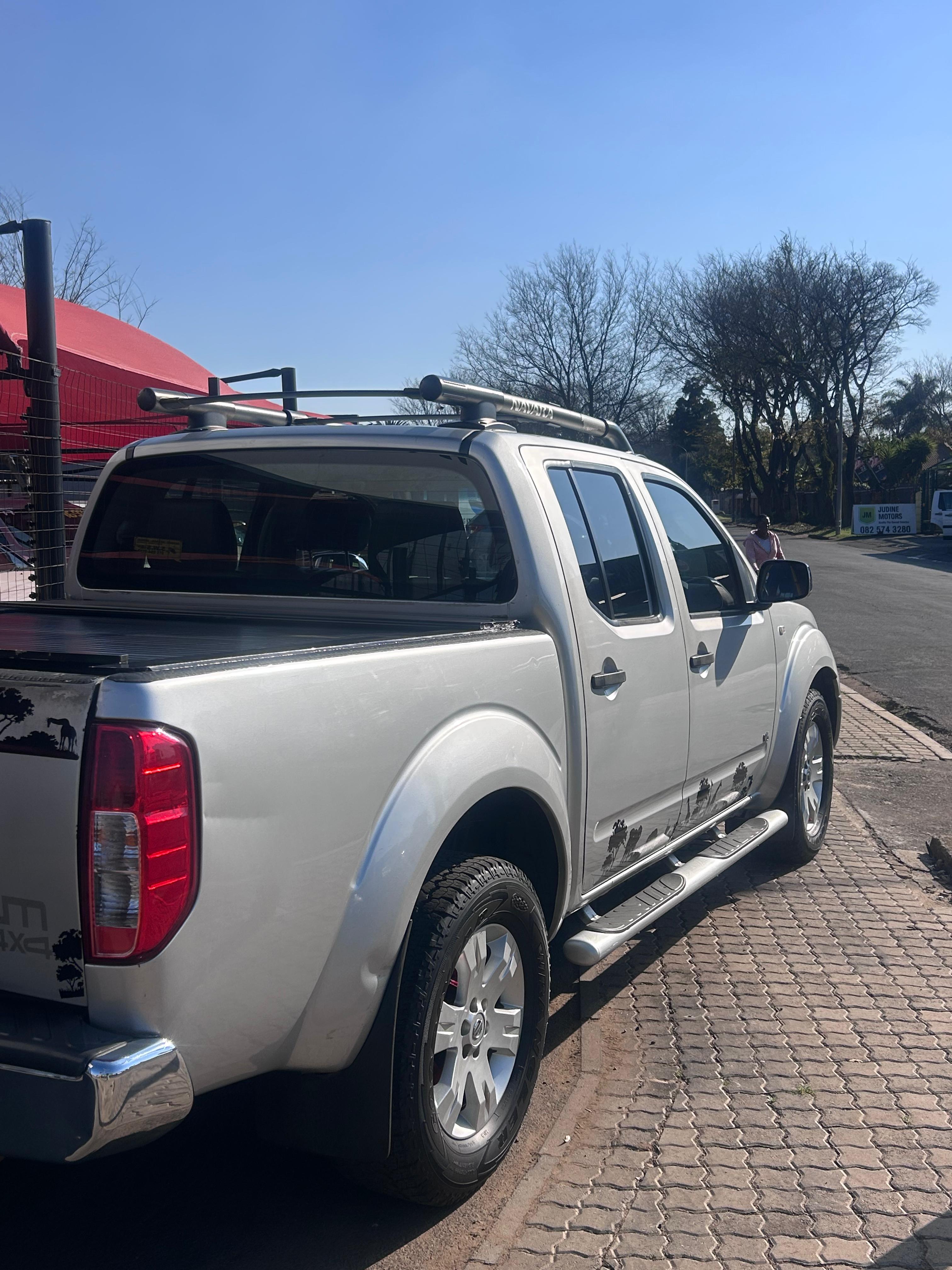 2006 Nissan Navara 4.0 V6 Double Cab  thumbnail