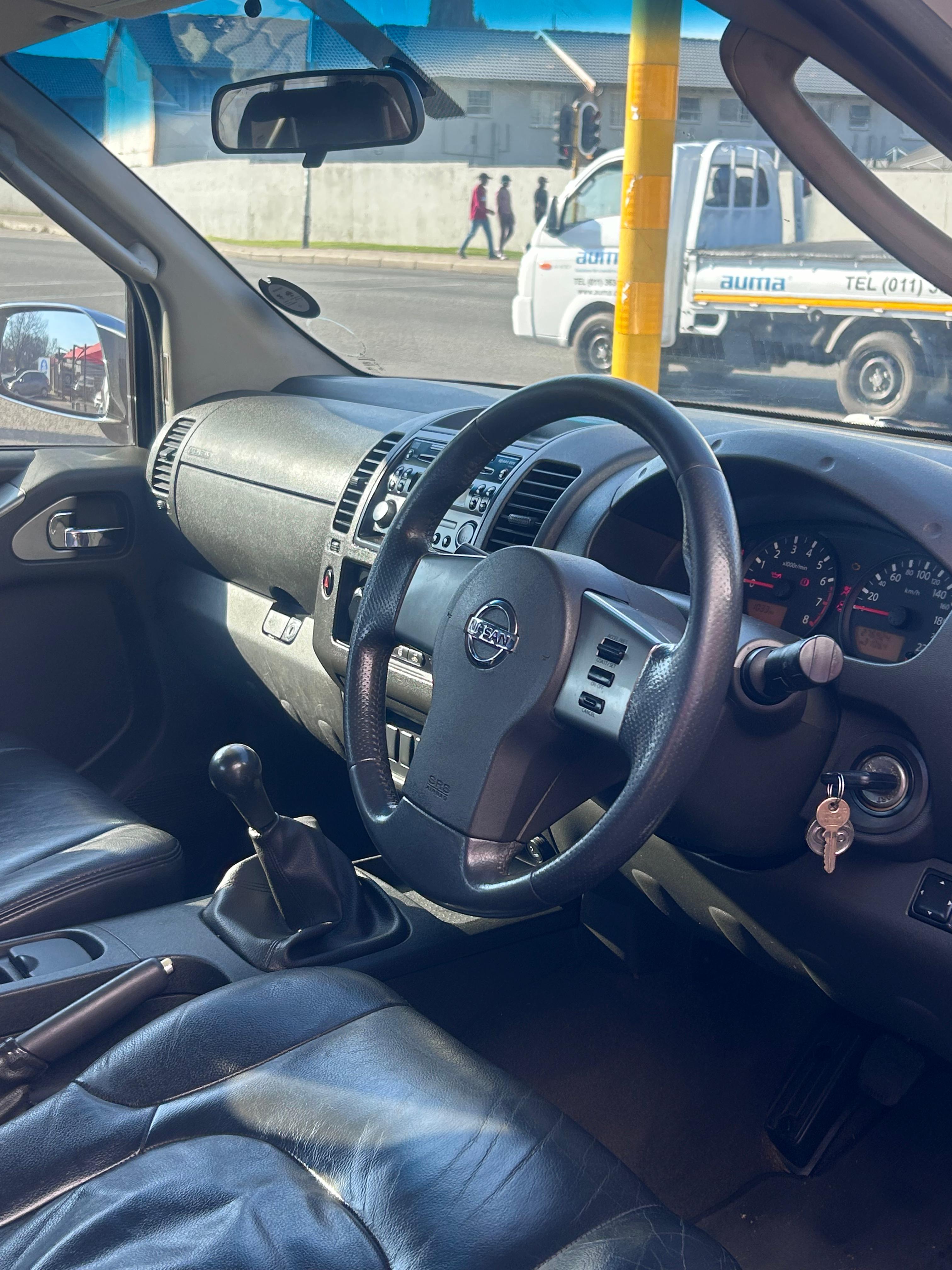 2006 Nissan Navara 4.0 V6 Double Cab  thumbnail