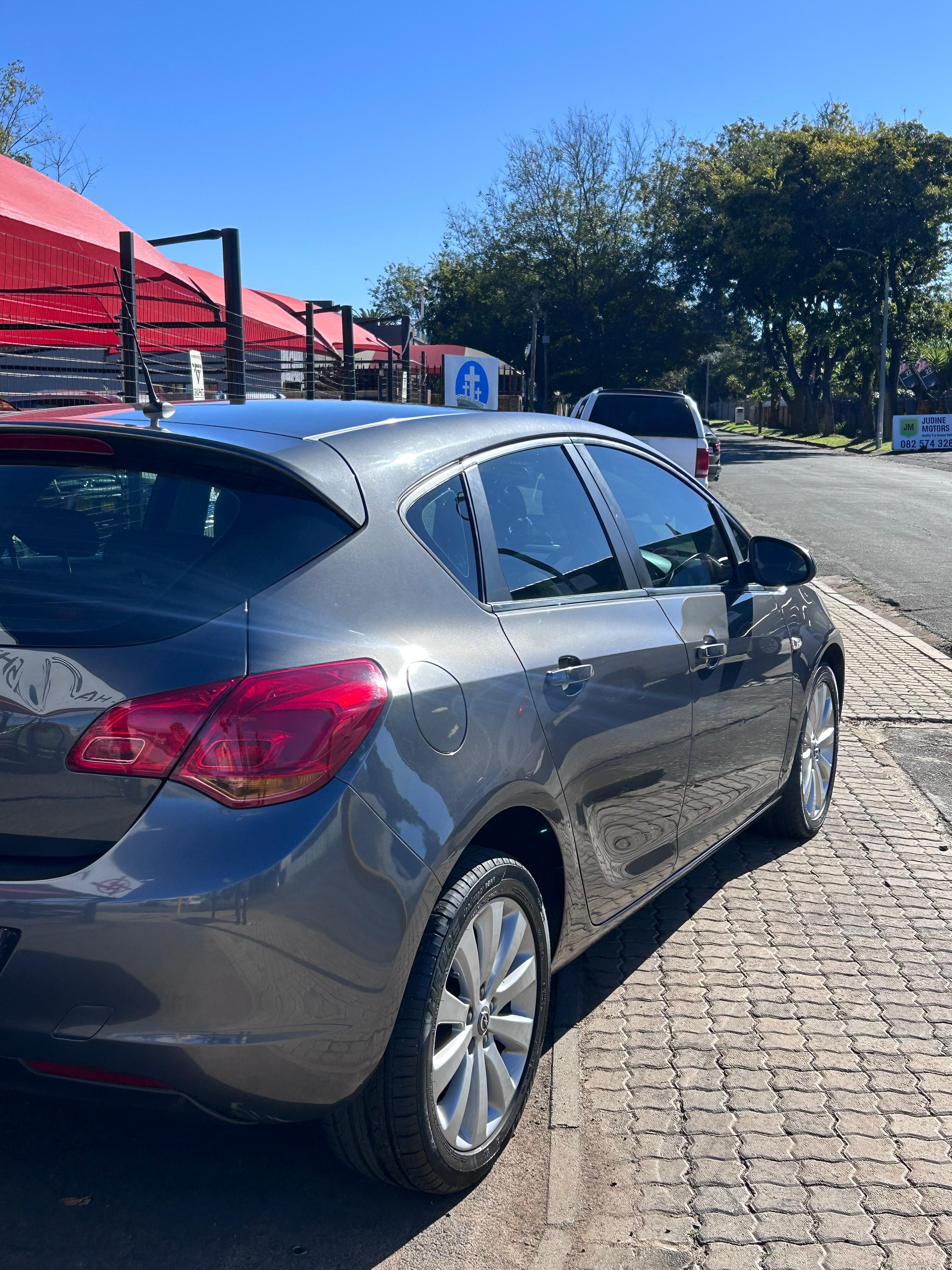 2011 Opel Astra 1.6 Essentia  thumbnail