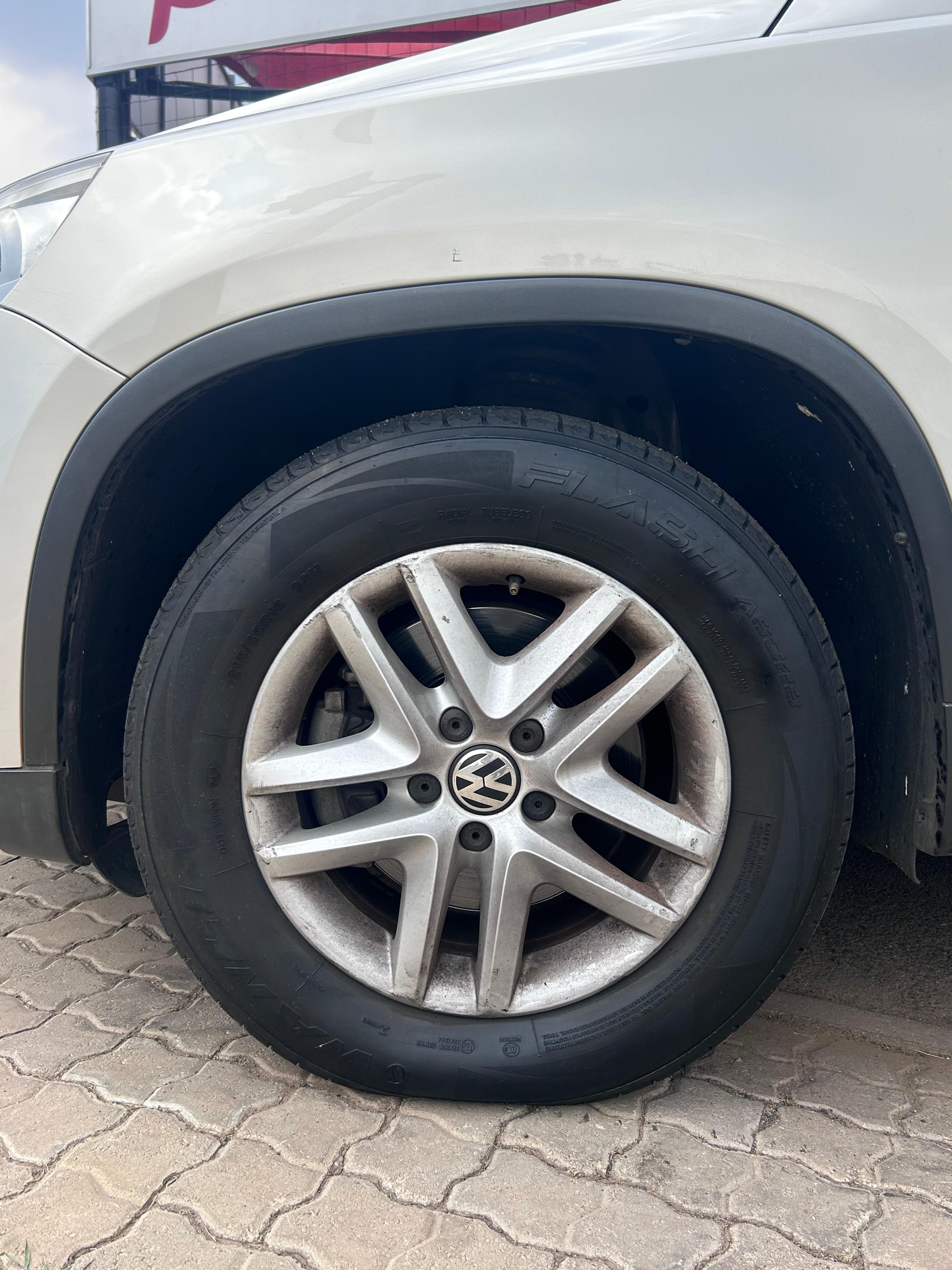 2011 Volkswagen Tiguan 1.4 TSI  thumbnail