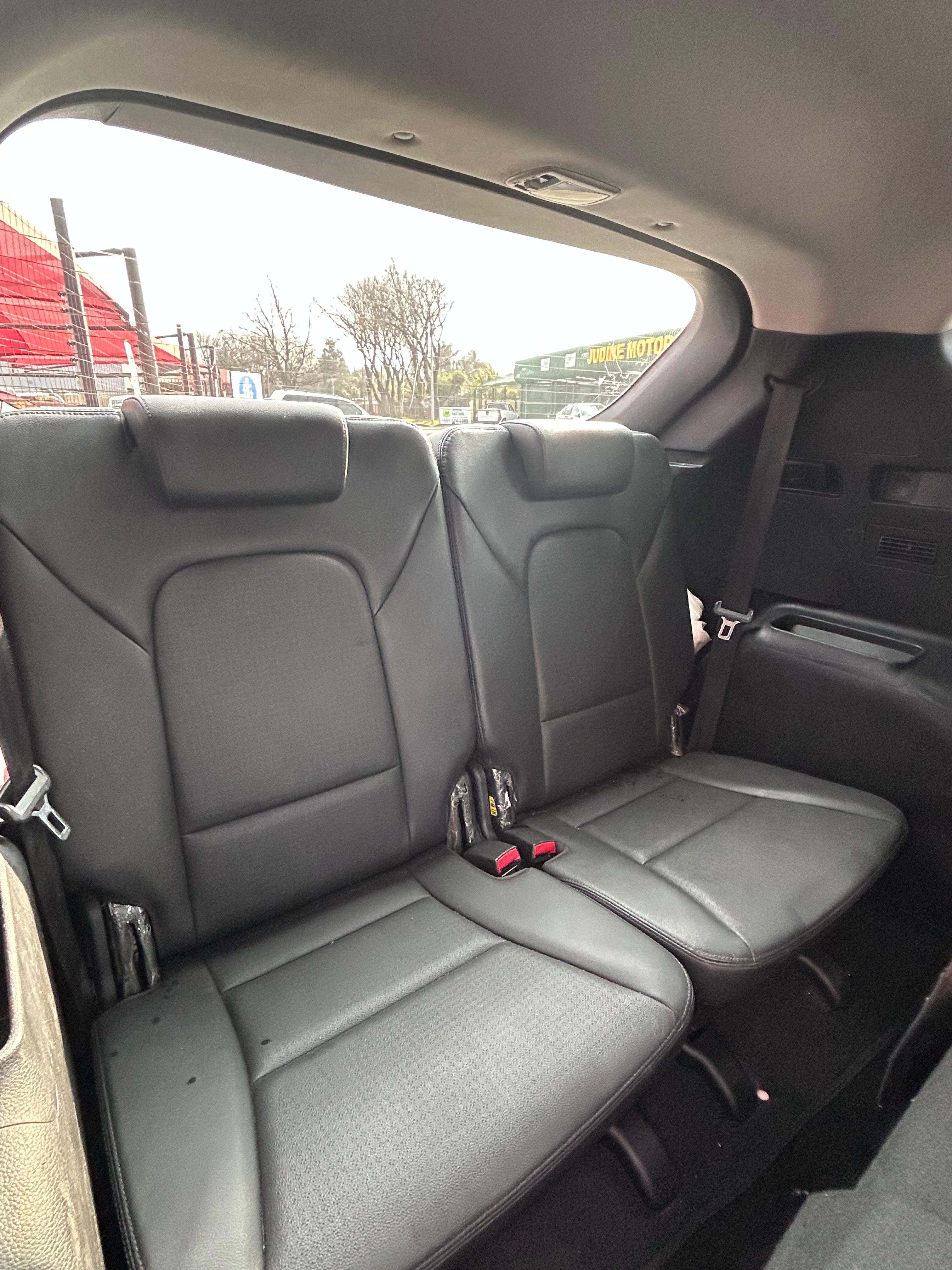 2015 Hyundai Santa-Fe R2.2 AWD Executive A/T 7 Seater  thumbnail