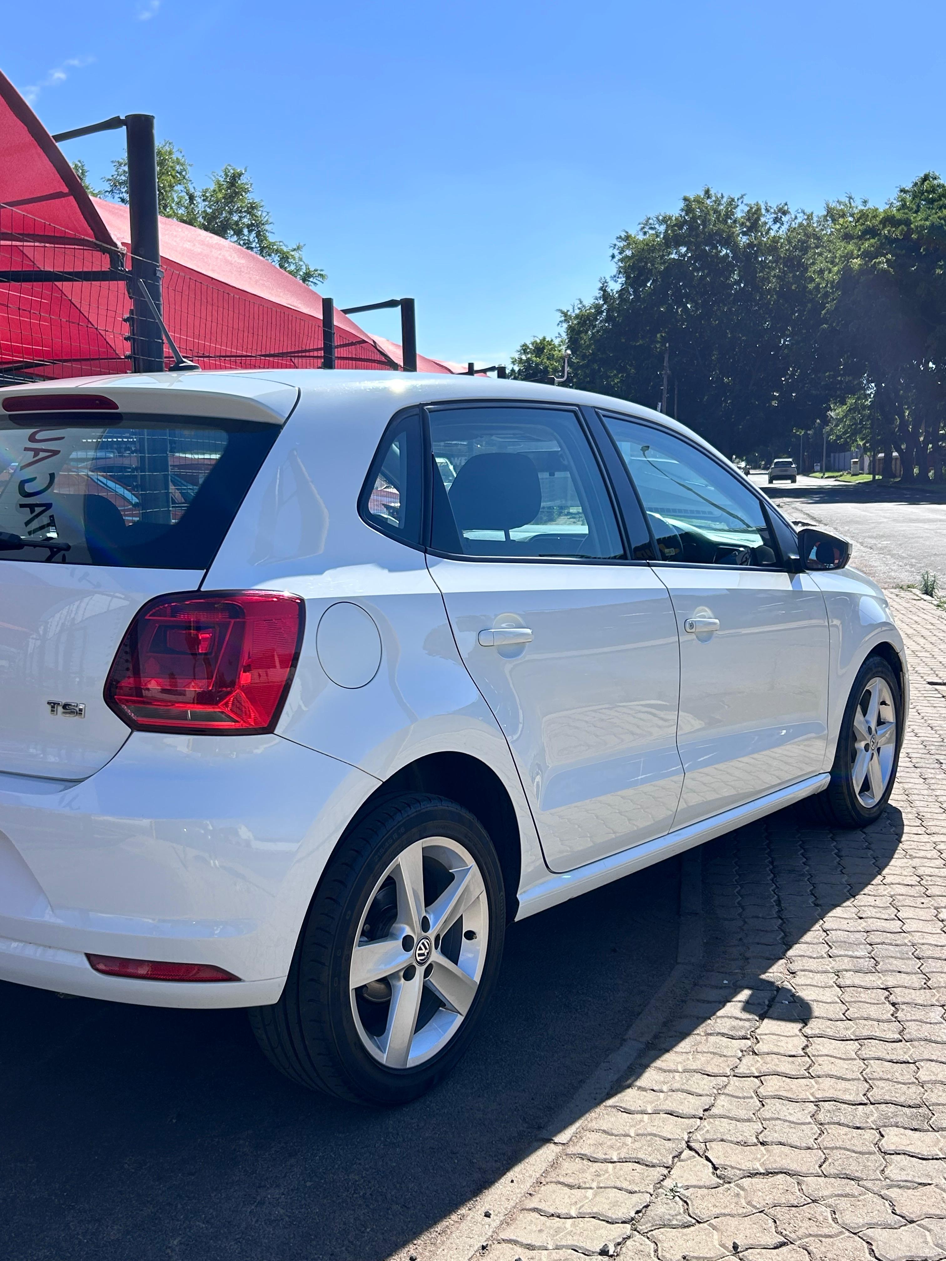 2015 Volkswagen Polo 1.2 Tsi  thumbnail