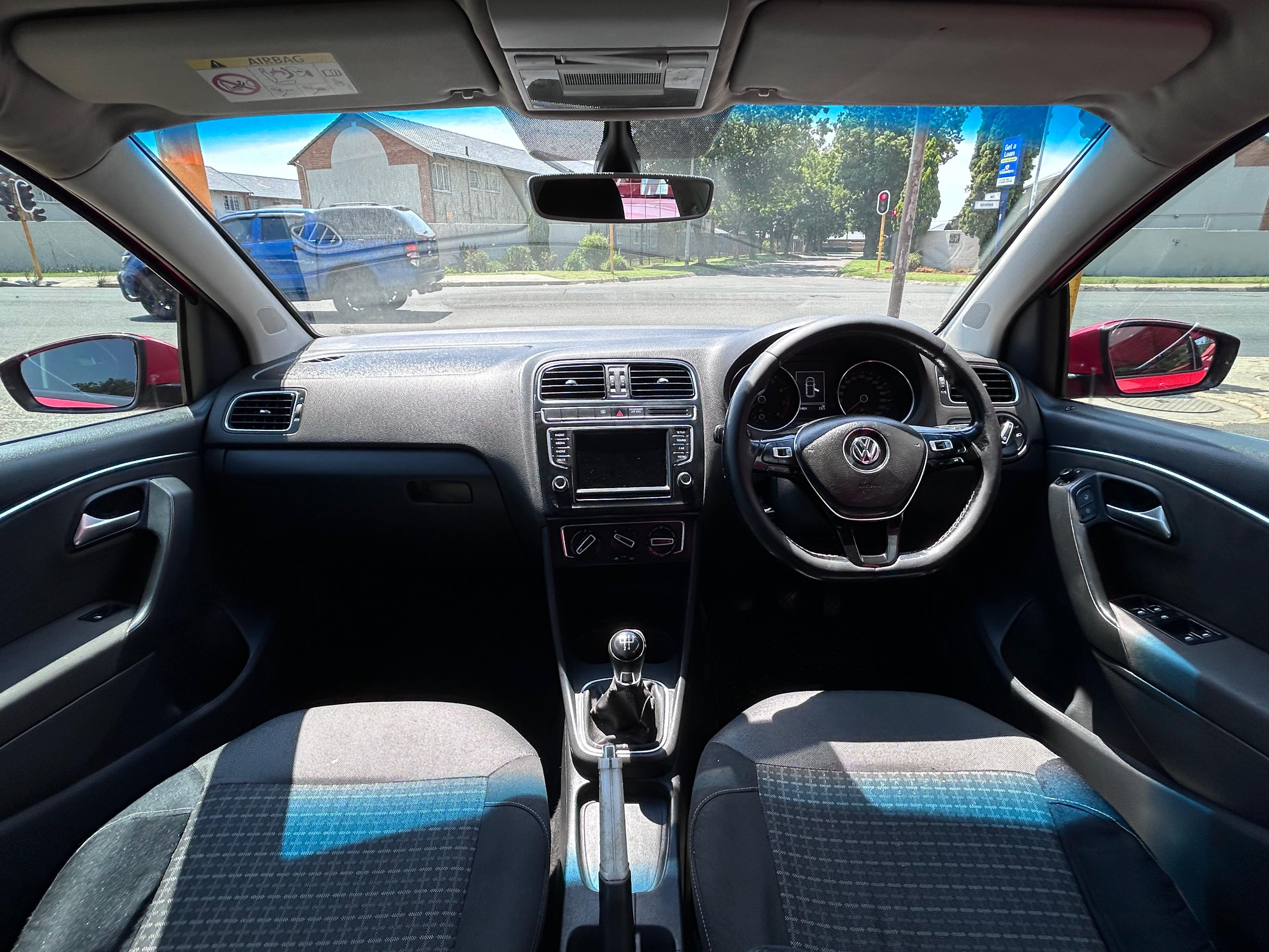 2015 Volkswagen Polo 1.2 TSI Comfortline thumbnail