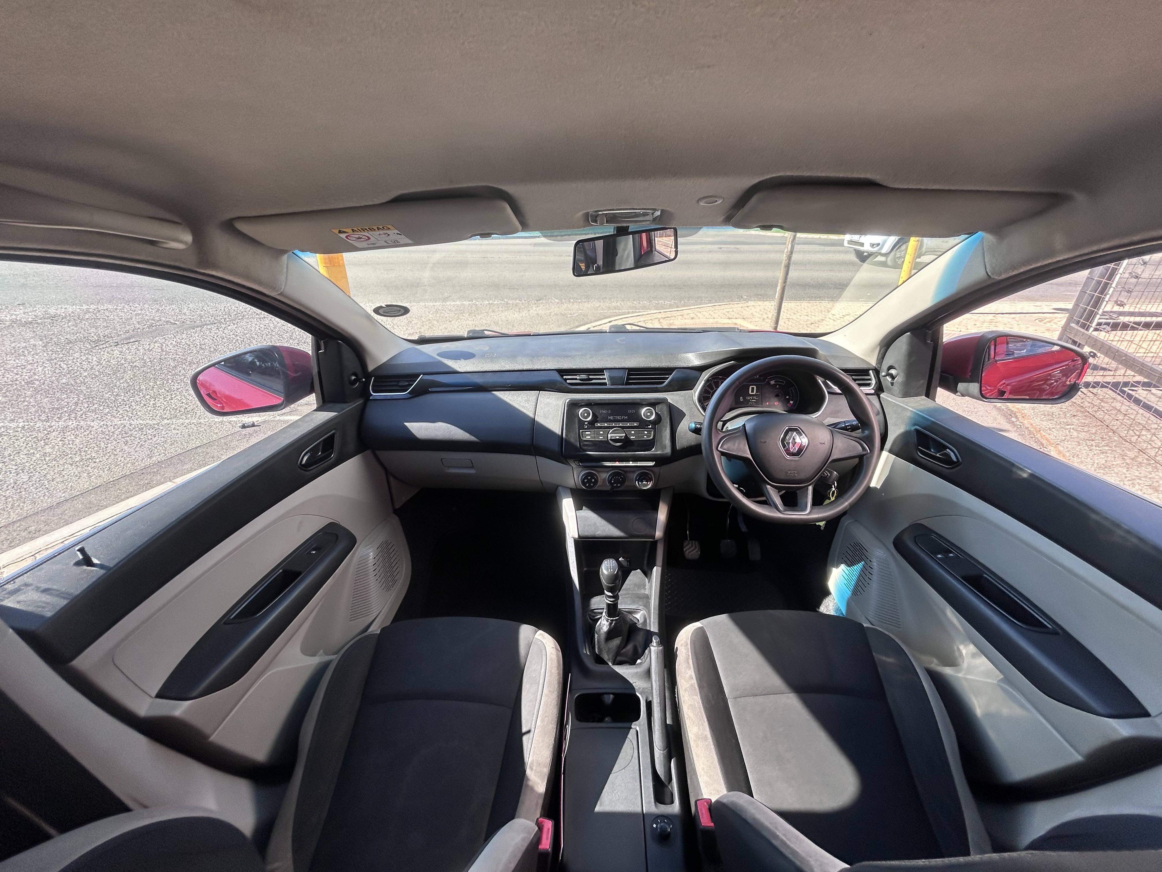 2021 Renault Renault Triber 1.0 Expression - 7 Seater  thumbnail