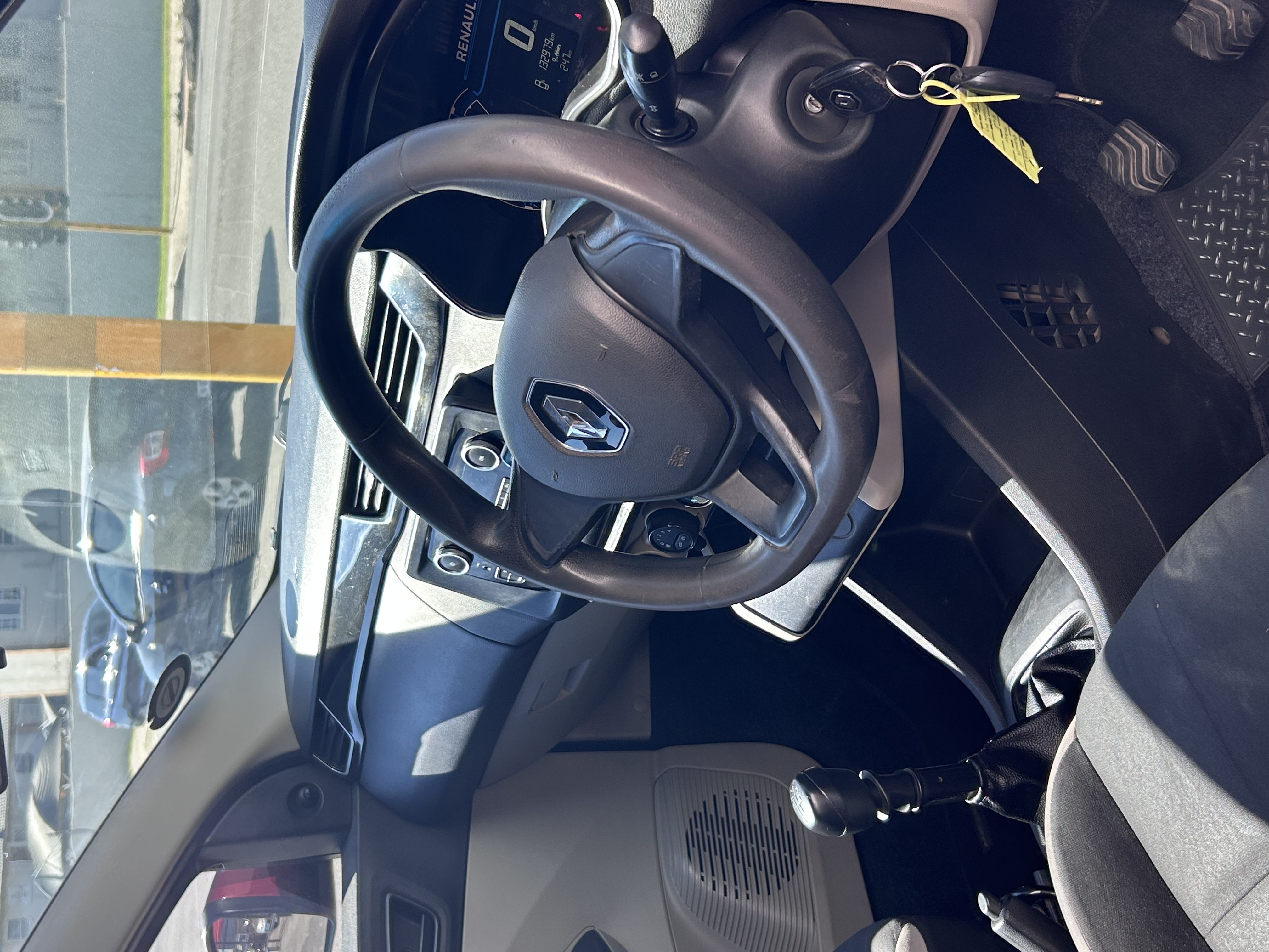 2021 Renault Renault Triber 1.0 Expression - 7 Seater  thumbnail