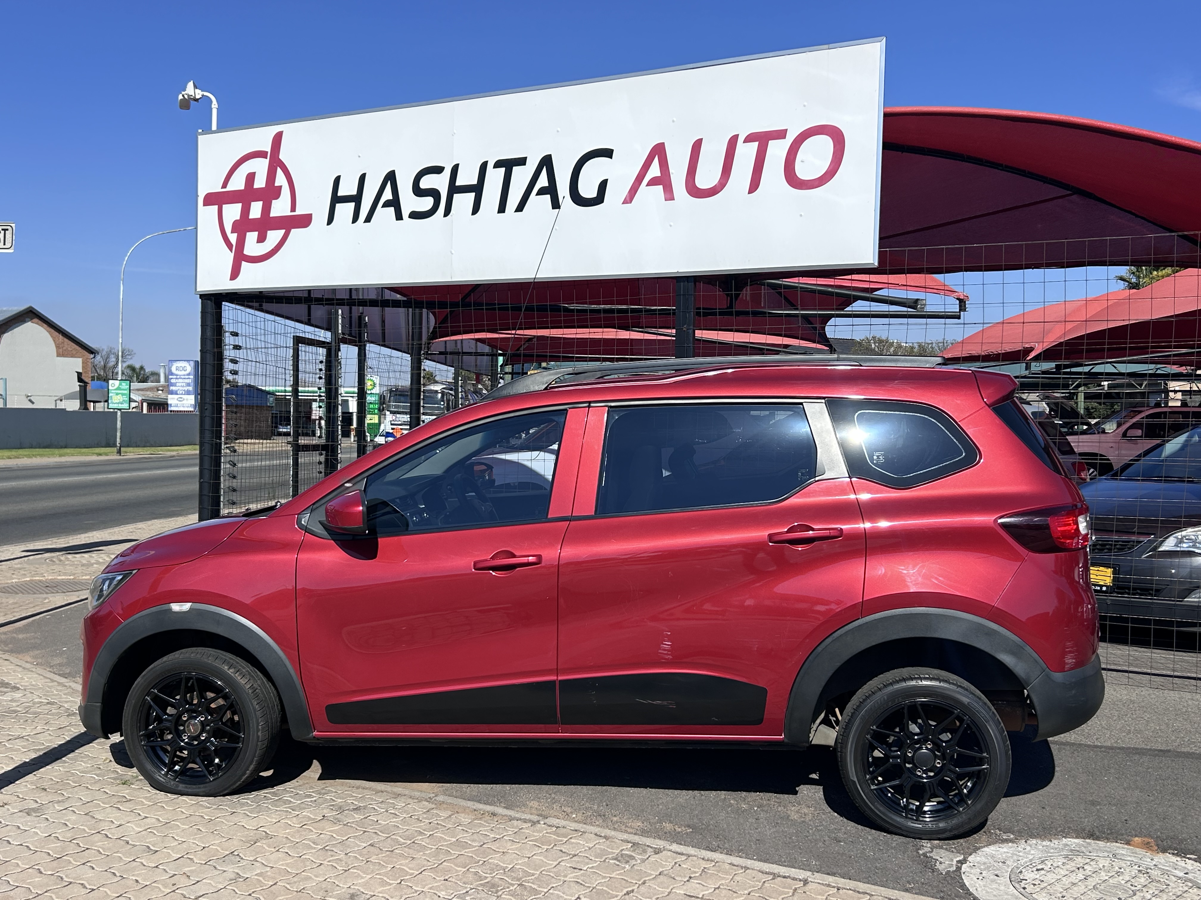 2021 Renault Renault Triber 1.0 Expression - 7 Seater  thumbnail